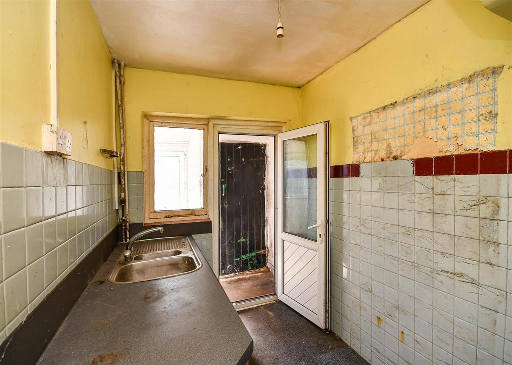 22 Common Road - Kitchen.jpg