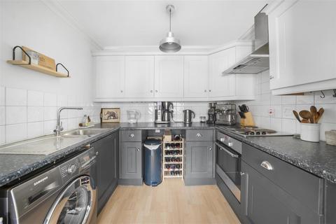1 bedroom flat for sale, Stoke Newington High Street, N16