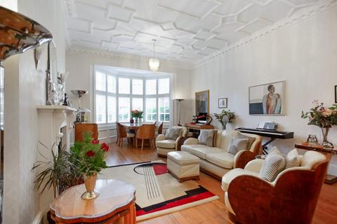 3 bedroom flat for sale, Grand Avenue, Hove