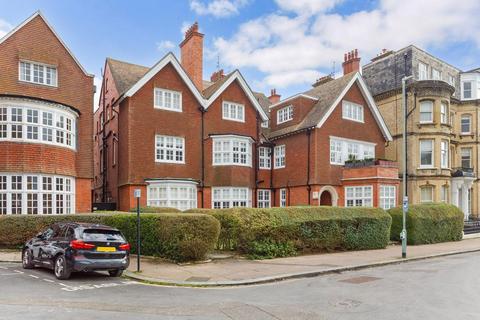 3 bedroom flat for sale, Grand Avenue, Hove