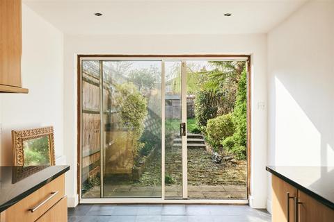 6 Hearne Road, London, W4 3NJ