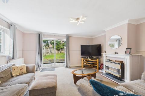 23 Fletcher Close, Aylesbury, HP19 9UB
