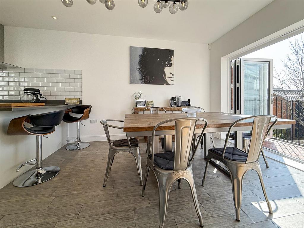Kitchen/ dining