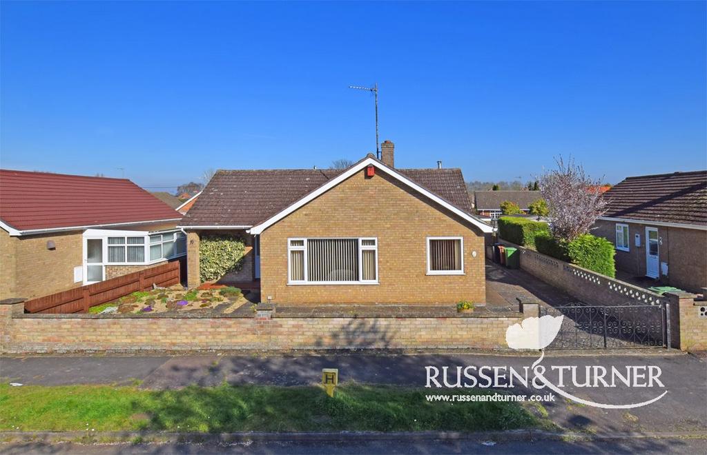 Beverley Way, King's Lynn PE34 3 bed detached bungalow - £259,995