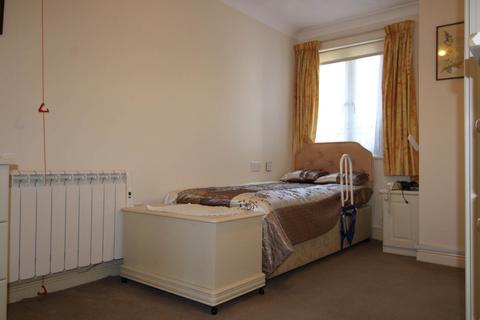 undefined, Potters Court, Potters Bar