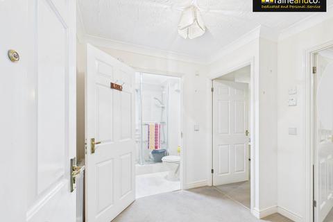 1 bedroom flat for sale, Potters Court, Potters Bar