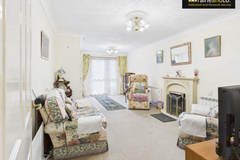 1 bedroom flat for sale, Potters Court, Potters Bar