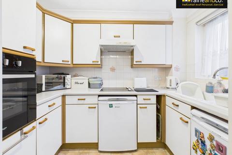 1 bedroom flat for sale, Potters Court, Potters Bar