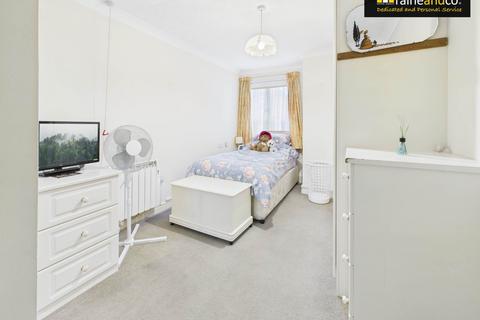 1 bedroom flat for sale, Potters Court, Potters Bar
