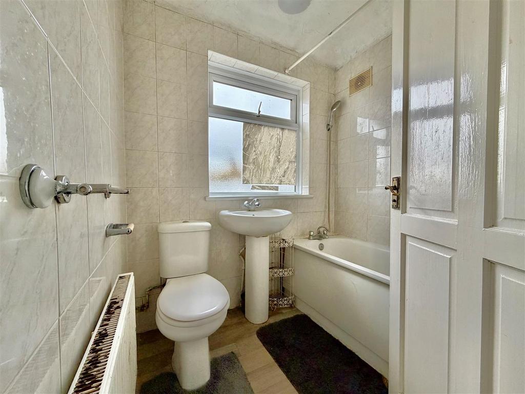Family Bathroom/ WC