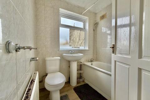 3 bedroom semi-detached house to rent, Longford Avenue, Feltham TW14