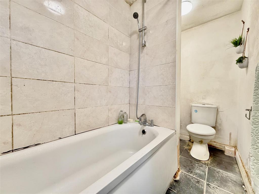Family Bathroom/ WC