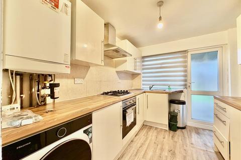 3 bedroom semi-detached house to rent, Longford Avenue, Feltham TW14