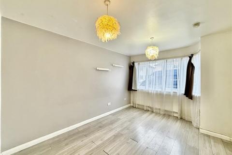 3 bedroom semi-detached house to rent, Longford Avenue, Feltham TW14