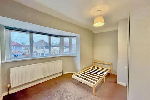 3 bedroom semi-detached house to rent, Longford Avenue, Feltham TW14