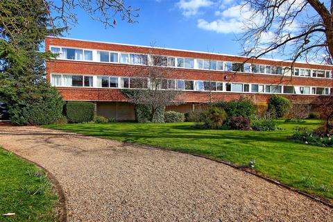 3 bedroom flat for sale, Gilmerton Court, Cambridge