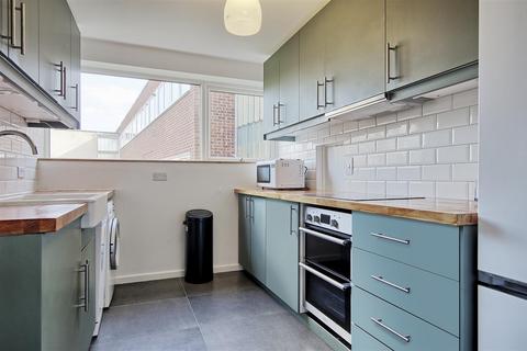 3 bedroom flat for sale, Gilmerton Court, Cambridge