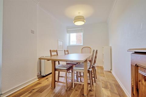 3 bedroom flat for sale, Gilmerton Court, Cambridge