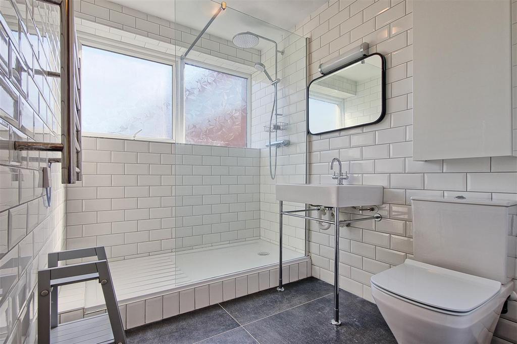 Bathroom 2.jpg