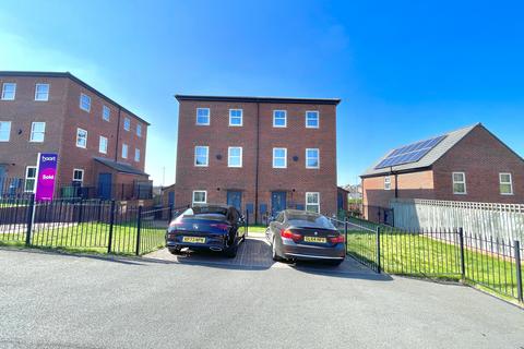 2 bedroom townhouse to rent, Cardwell Road, Leeds LS14