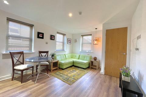 2 bedroom townhouse to rent, Cardwell Road, Leeds LS14