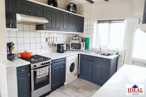 102 The Crescent, Woodlands, Doncaster, DN6 7NU