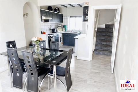 102 The Crescent, Woodlands, Doncaster, DN6 7NU