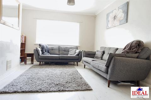 102 The Crescent, Woodlands, Doncaster, DN6 7NU