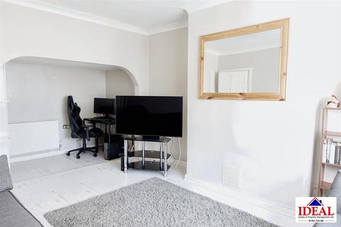 102 The Crescent, Woodlands, Doncaster, DN6 7NU