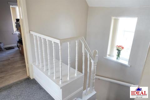 102 The Crescent, Woodlands, Doncaster, DN6 7NU