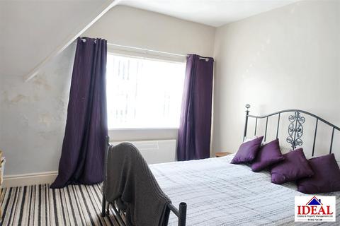 102 The Crescent, Woodlands, Doncaster, DN6 7NU