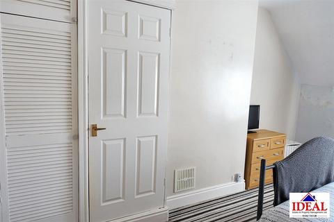 102 The Crescent, Woodlands, Doncaster, DN6 7NU
