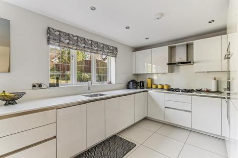 5 bedroom detached house for sale, Davenham Avenue, Northwood, HA6