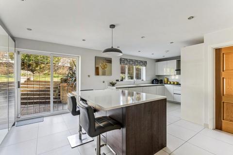 5 bedroom detached house for sale, Davenham Avenue, Northwood, HA6