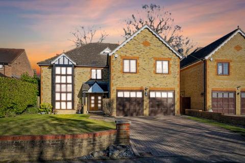 5 bedroom detached house for sale, Davenham Avenue, Northwood, HA6