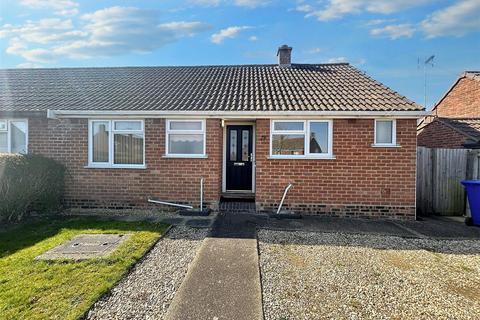 2 bedroom detached bungalow to rent, 78 Bickerstaffes Road, Towecster