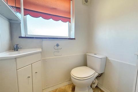 2 bedroom detached bungalow to rent, 78 Bickerstaffes Road, Towecster