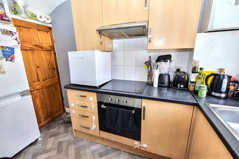9 Barden Mount, Leeds, LS12 3EF