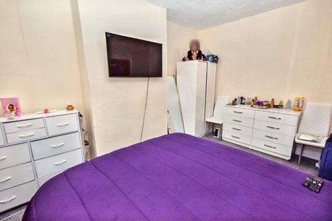 9 Barden Mount, Leeds, LS12 3EF