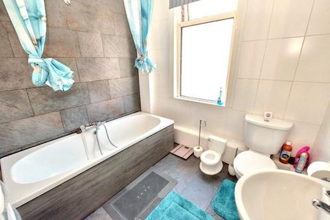 9 Barden Mount, Leeds, LS12 3EF