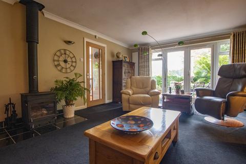 3 bedroom detached bungalow for sale, Rectory Close, Roydon