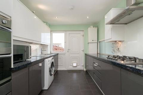 39 Cleekim Drive, Edinburgh, EH15 3QP