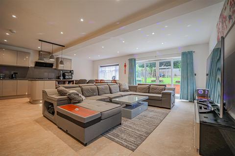 4 bedroom detached house for sale, Grove Road, Harpenden, AL5