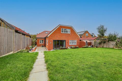 4 bedroom detached house for sale, Grove Road, Harpenden, AL5