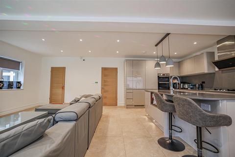 4 bedroom detached house for sale, Grove Road, Harpenden, AL5
