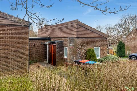 182 Arncliffe Drive, Heelands, Milton Keynes, MK13 7LL