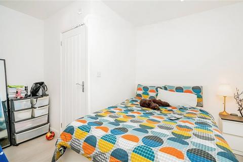 1 bedroom in a house share to rent, Elizabethan Close, Stanwell, Staines-upon-Thames, Surrey, TW19