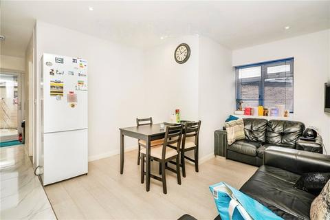 1 bedroom in a house share to rent, Elizabethan Close, Stanwell, Staines-upon-Thames, Surrey, TW19