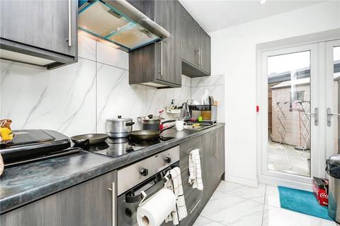 1 bedroom in a house share to rent, Elizabethan Close, Stanwell, Staines-upon-Thames, Surrey, TW19