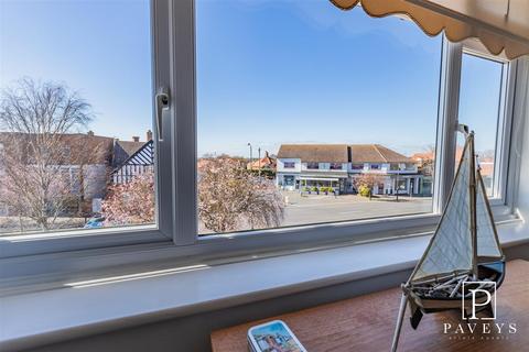 undefined, Connaught Avenue, Frinton-On-Sea